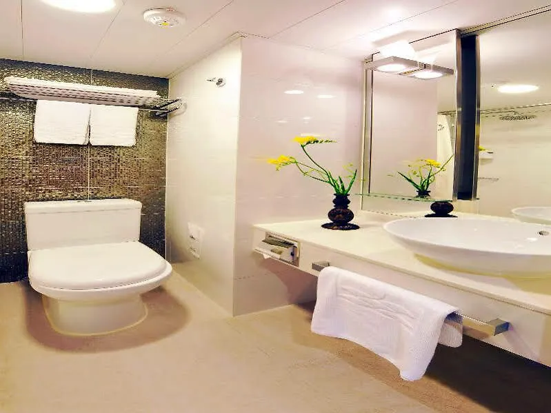 ***  Silka Seaview Hotel Hong Kong China
